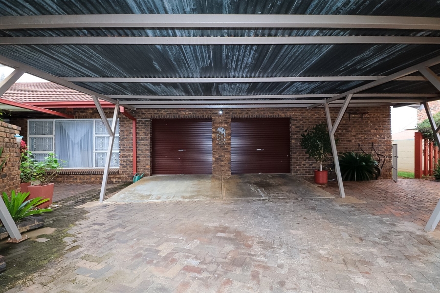 4 Bedroom Property for Sale in Stilfontein Ext 4 North West